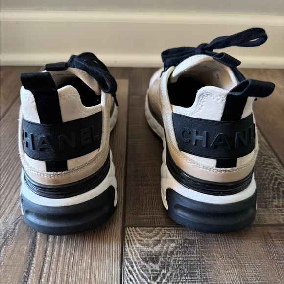 Chanel Beige/ Black Sneakers size 39 - Picture 4 of 10